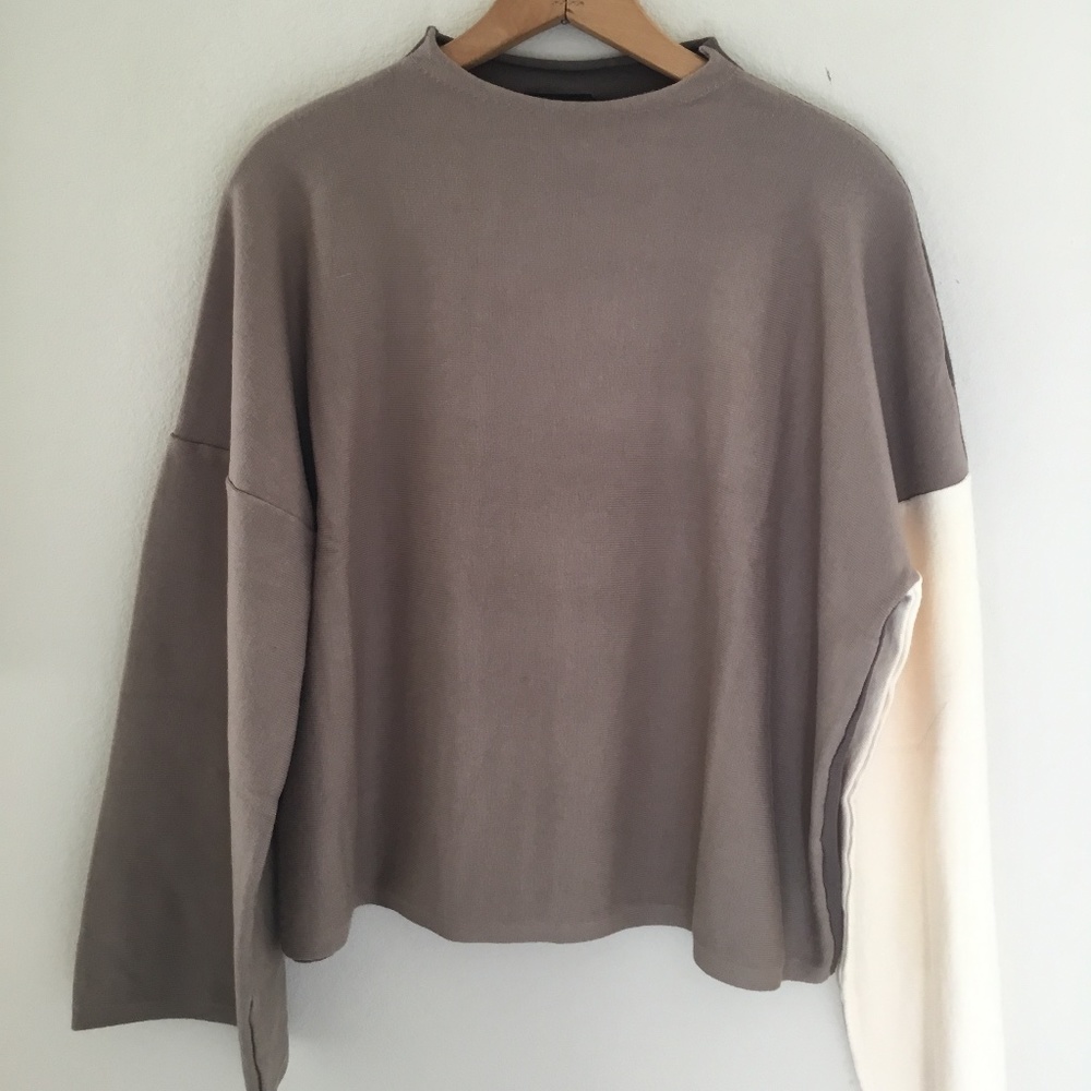 Miou Muse Color Block Brown & Cream Top is NWT! Size Medium (Runs Large)